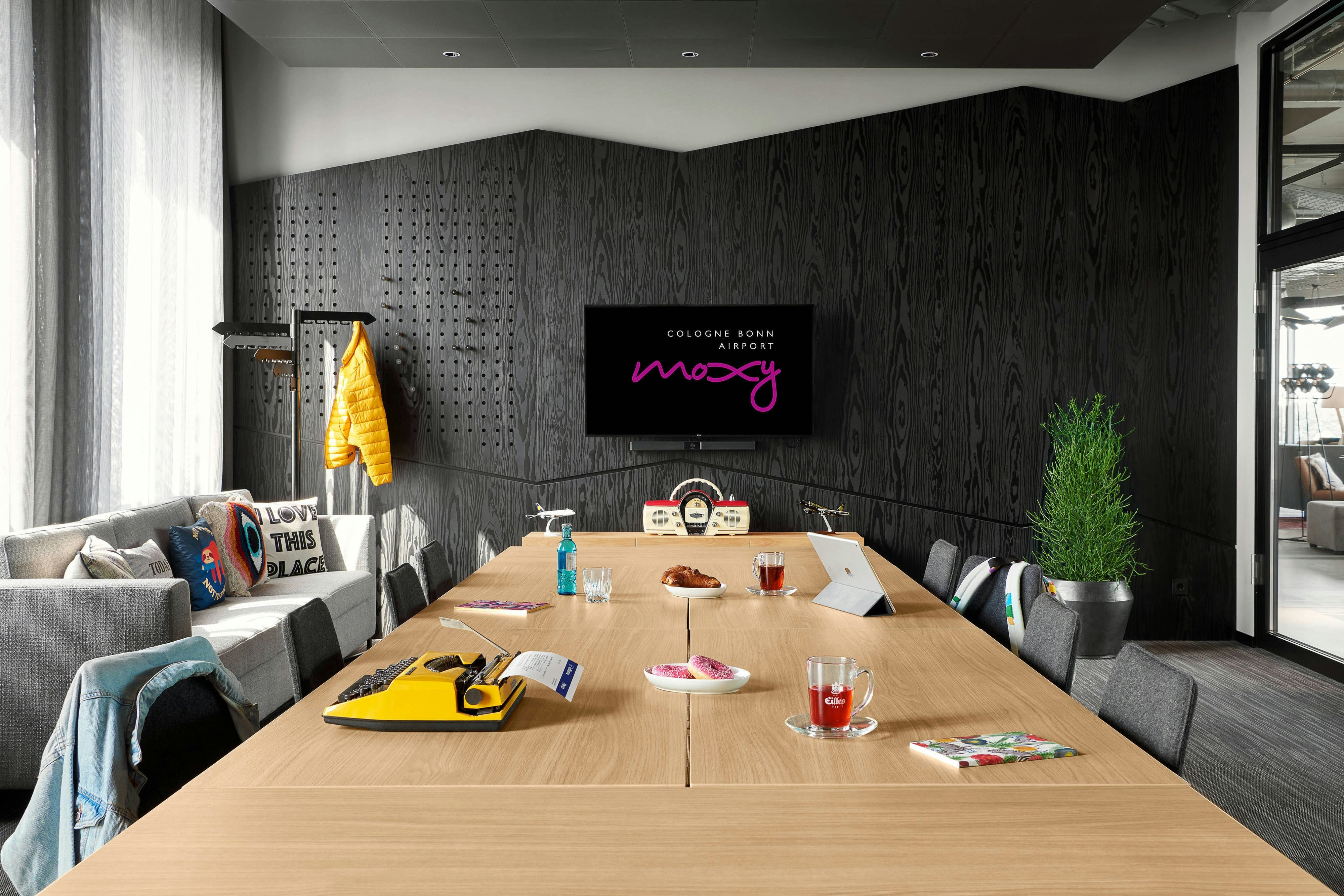 Moxy Cologne Bonn Airport 24/30