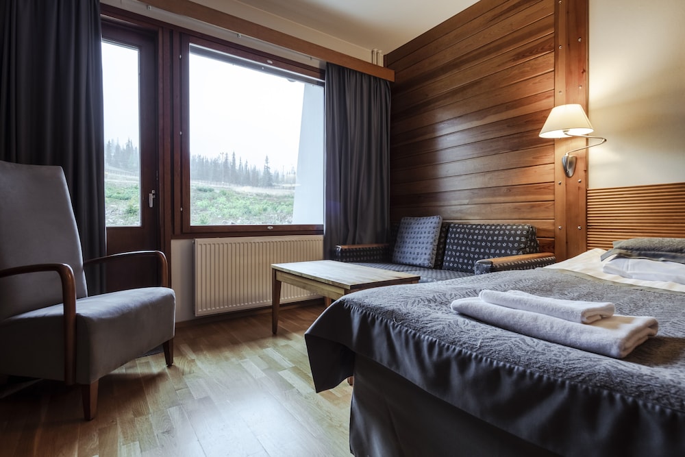 Superior, Twin Beds, Mountain View, Sofa, Pool Access