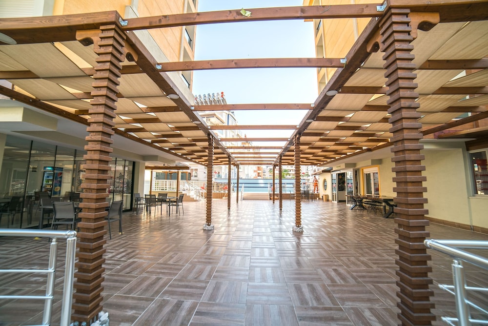 Flamingo Residence 55/61