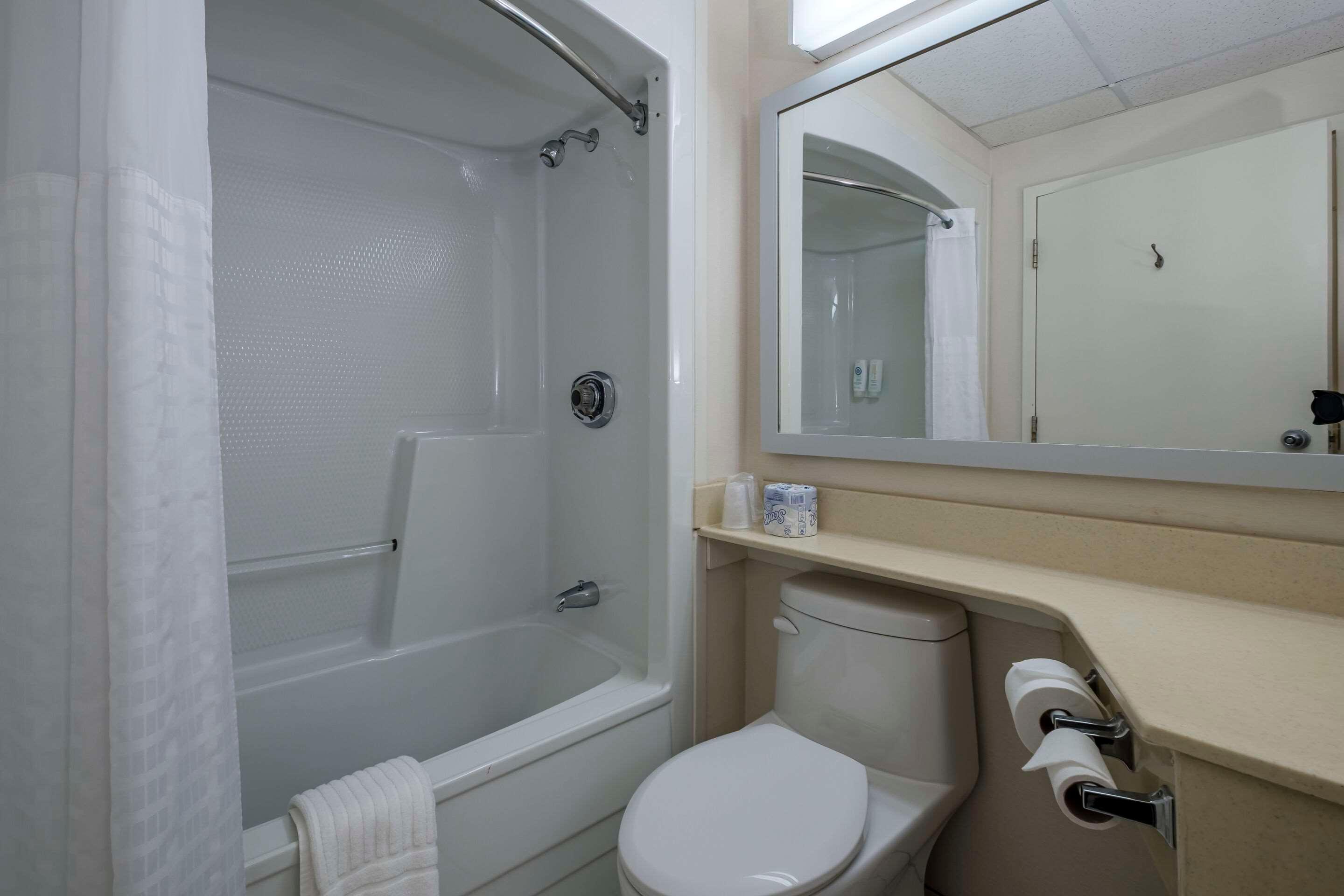Efficiency, Suite, Queen Bed