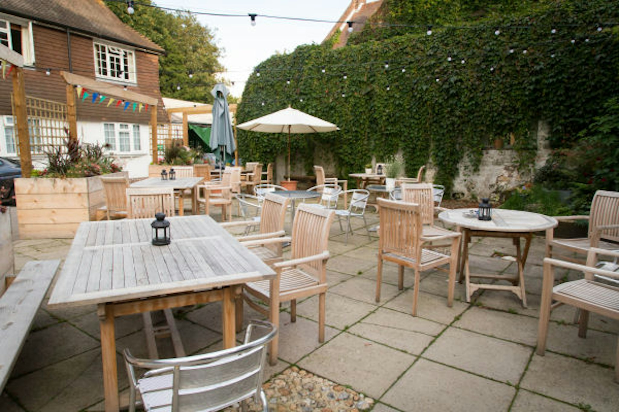 Norfolk Arms Hotel 44/55