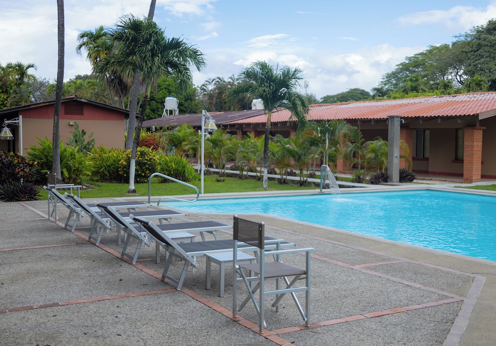 Las Espuelas Hotel 52/54