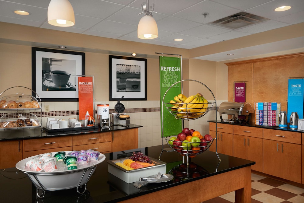 Hampton Inn & Suites Canton 30/54