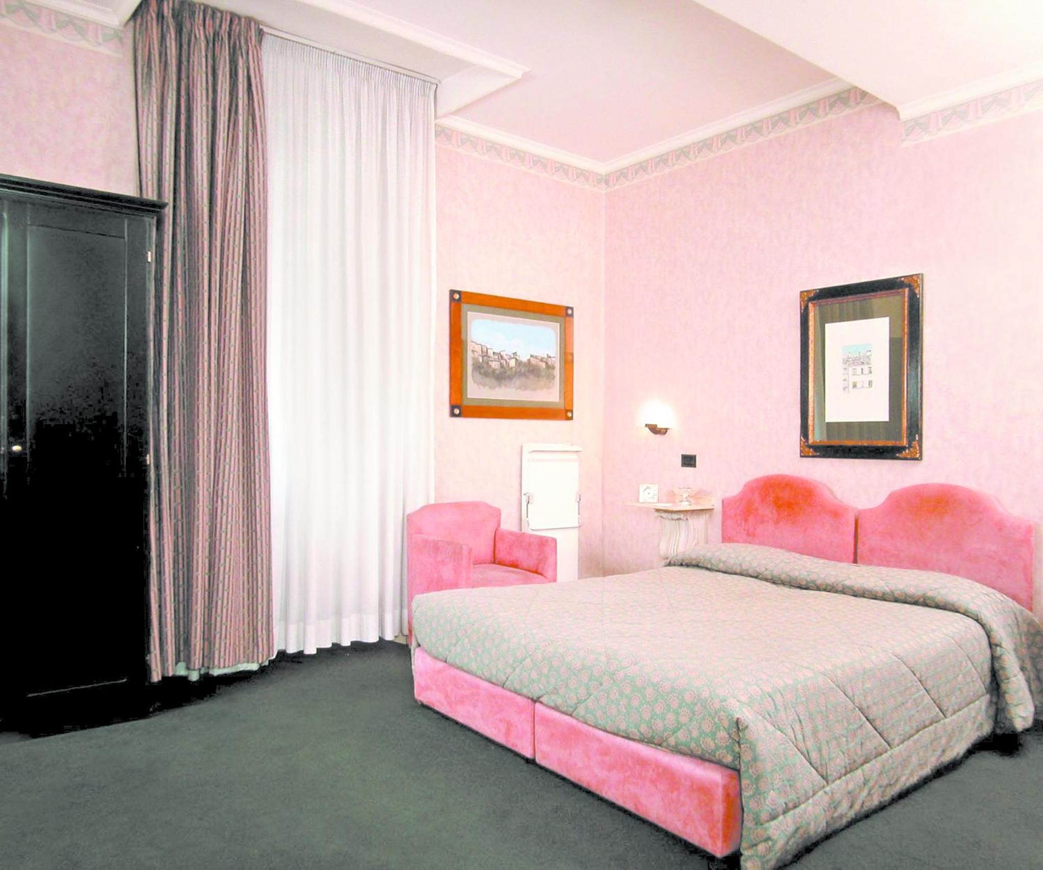 ROOM, TRIPLE