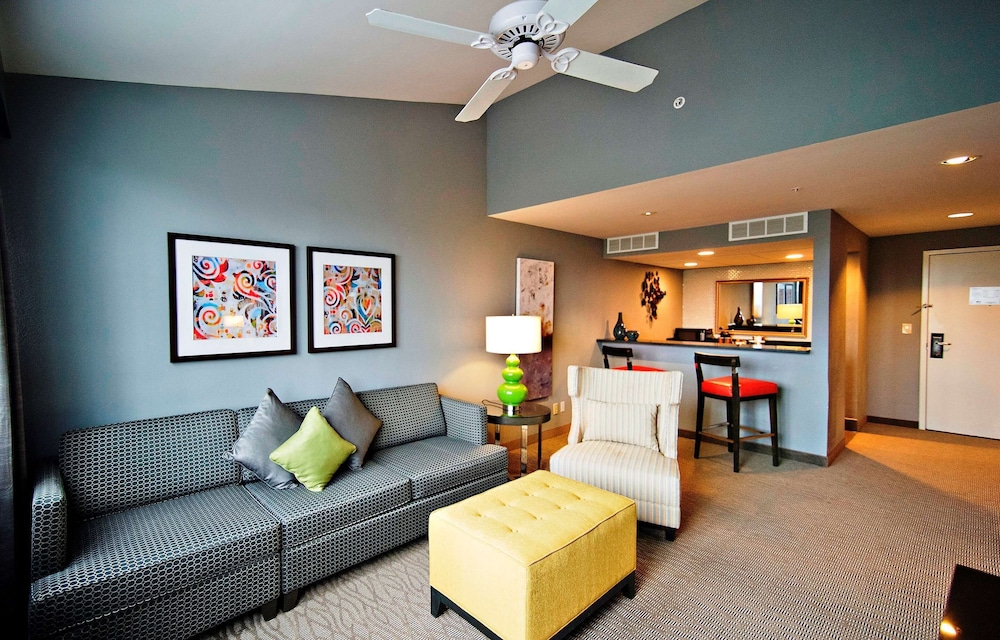 DoubleTree Suites by Hilton Hotel Huntsville South 18/36