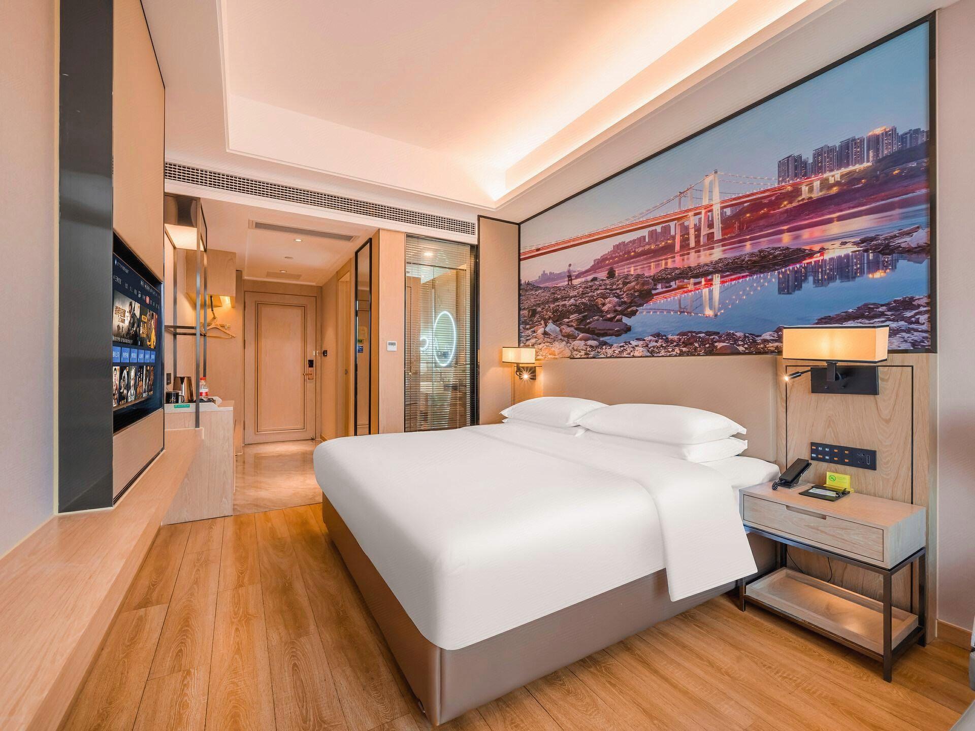 Deluxe, King Bed