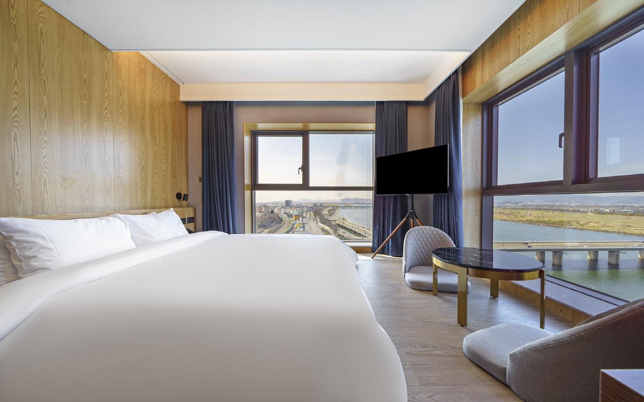 Fantastic, Deluxe, Double Bed, River View