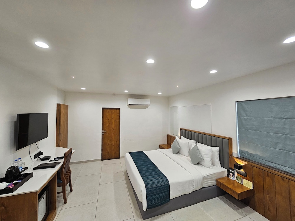 The Fern Wisteria Resort Dhari 25/53