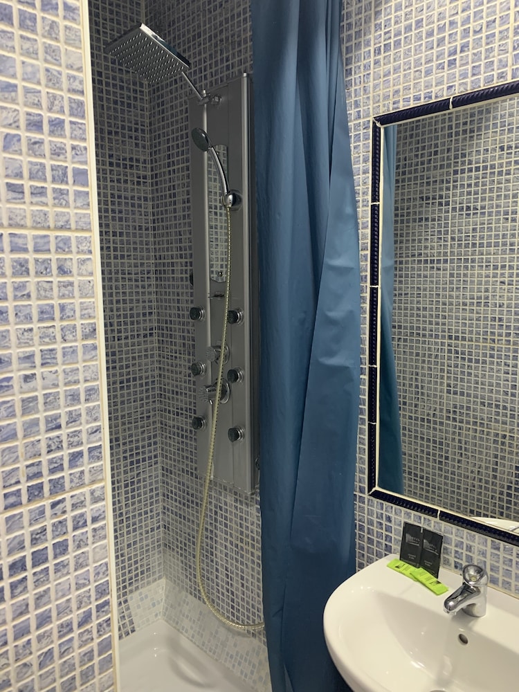 Hostal Alcobia 31/33