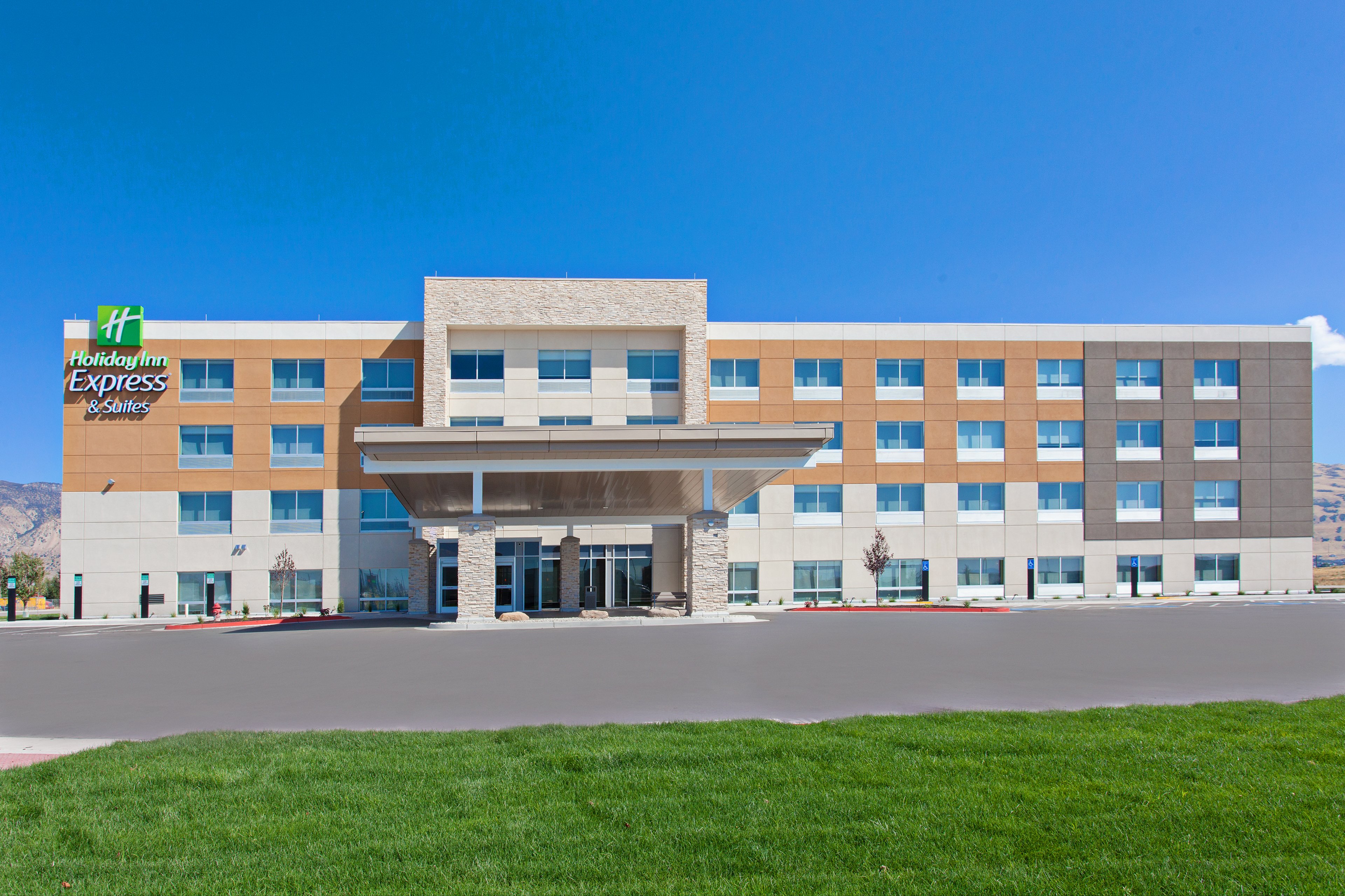 HOLIDAY INN EXPRESS & SUITES BRIGHAM CITY - NORTH UTAH 7/57
