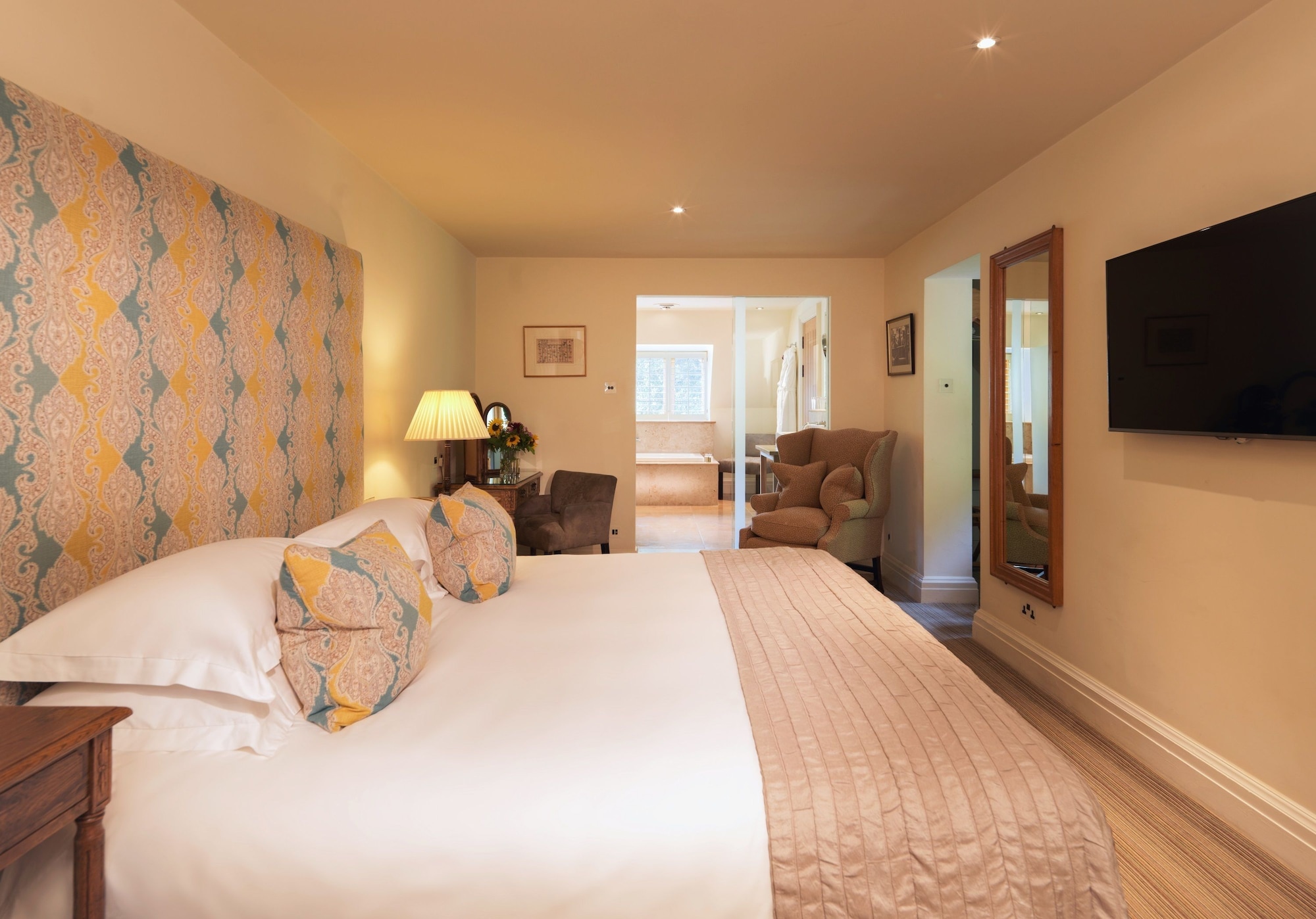 Deluxe, King Bed, Woods View