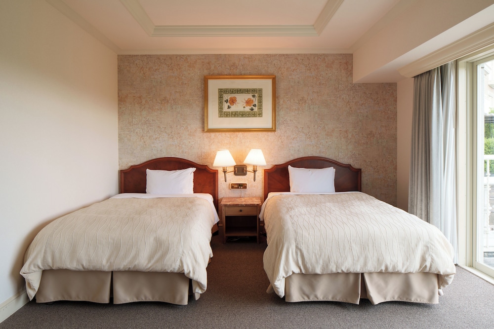 LUXURY, TWIN BEDS, GARDEN VIEW