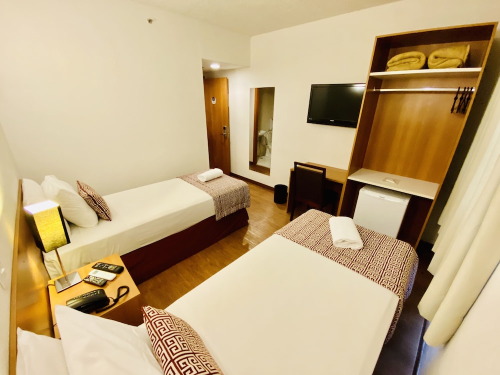 Lummina Hotel 8/42