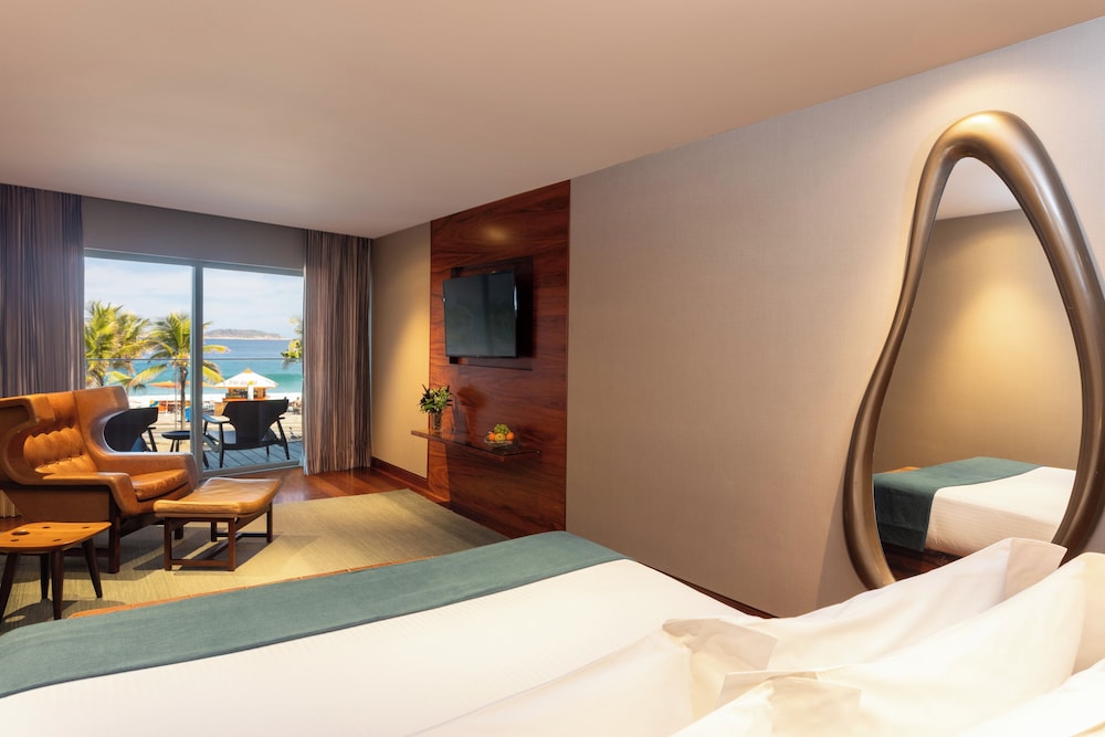 DELUXE, KING BED, OCEAN FRONT