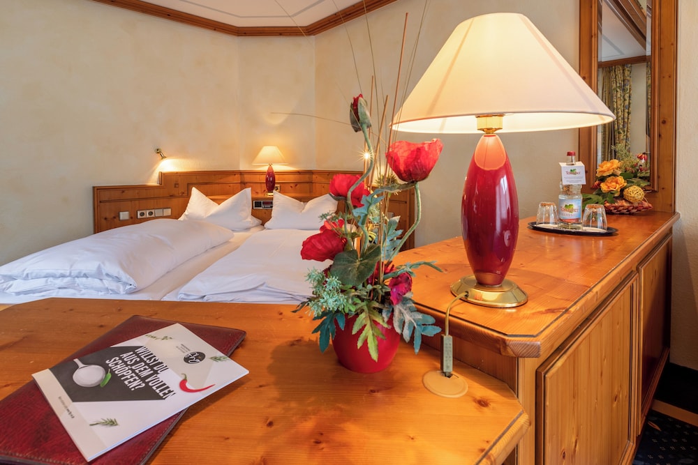 Sackmanns Wanderhotel Lowen 7/19