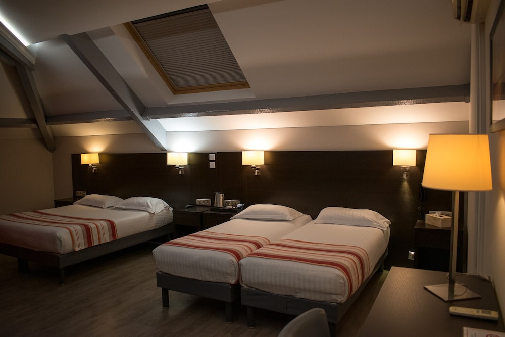 Logis Hotel Black and Green 10/50