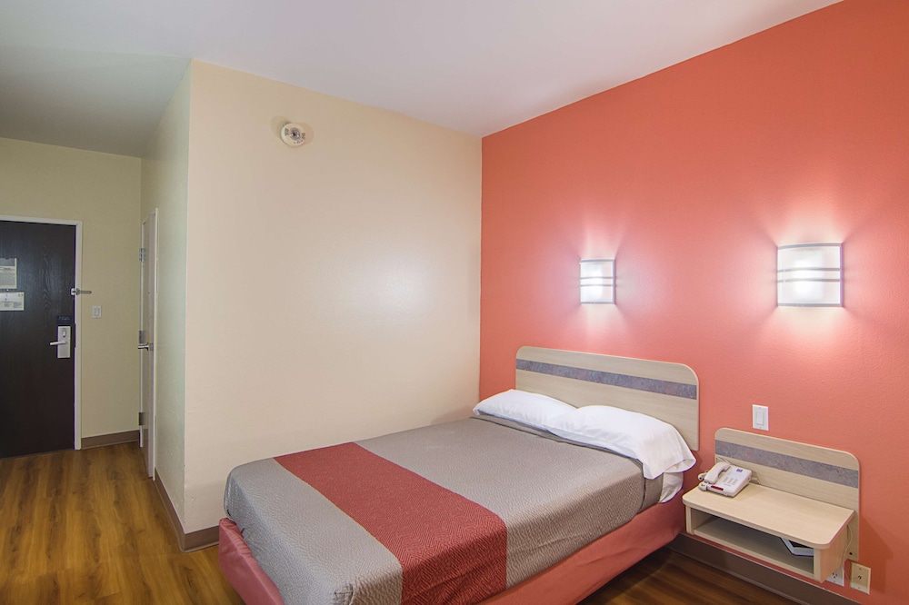 Motel6 Terrell, TX 30/58