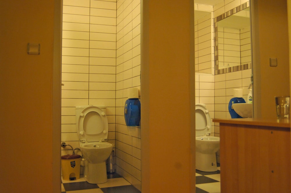 Chilloutlya Hostel&Bar 45/46