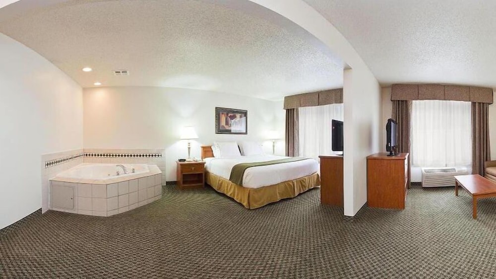 Holiday Inn Express and Suites Logan an IHG Hotel 31/71