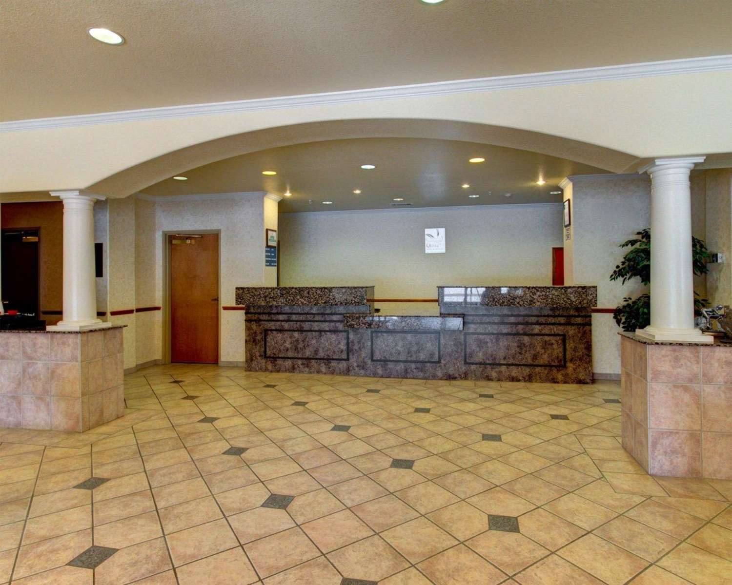 Quality Inn & Suites Glen Rose 4/23