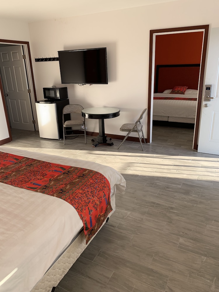 Norwalk inn & suites 21/39