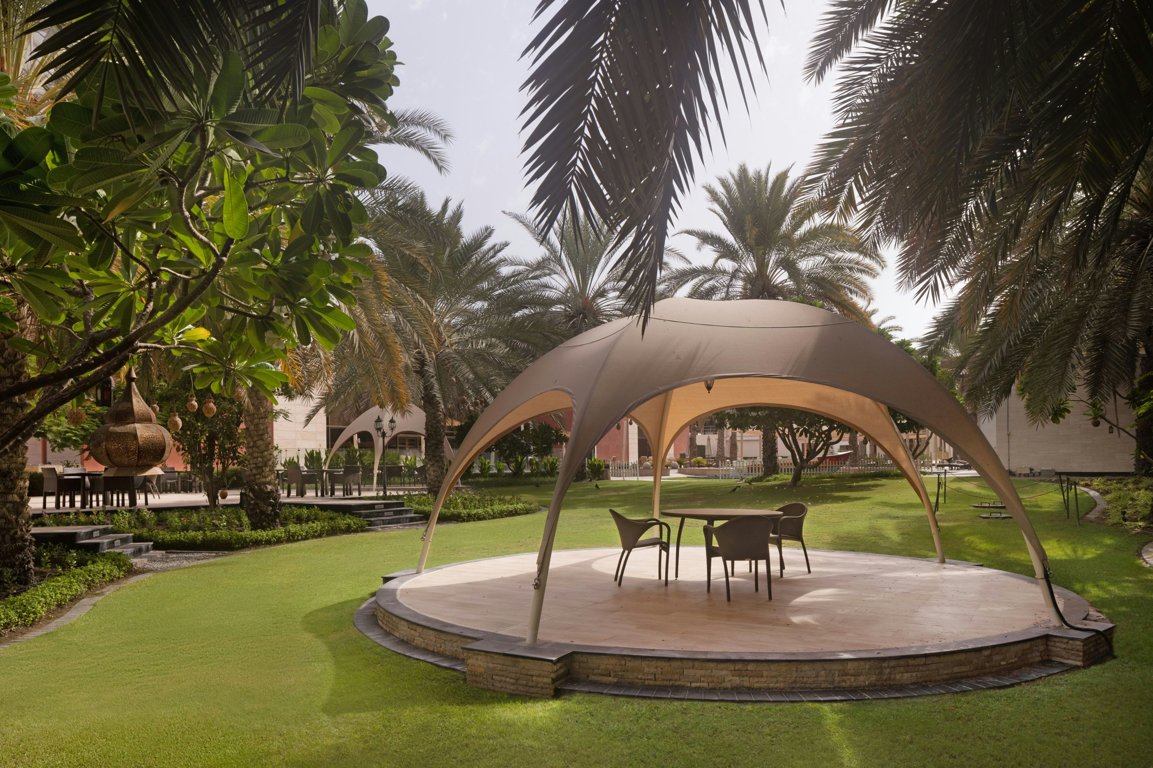 Sheraton Oman Hotel 76/81