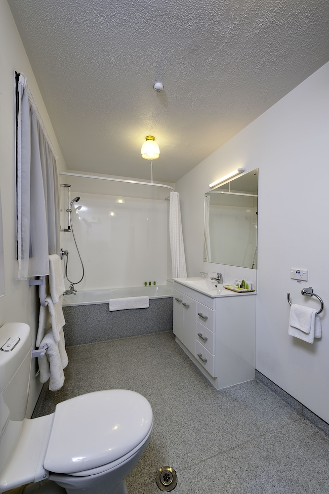 Scenic Hotel Cotswold 13/69