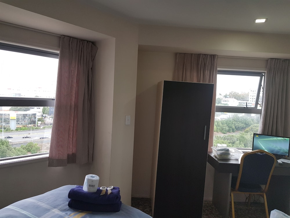 Empire Apartments 44/67