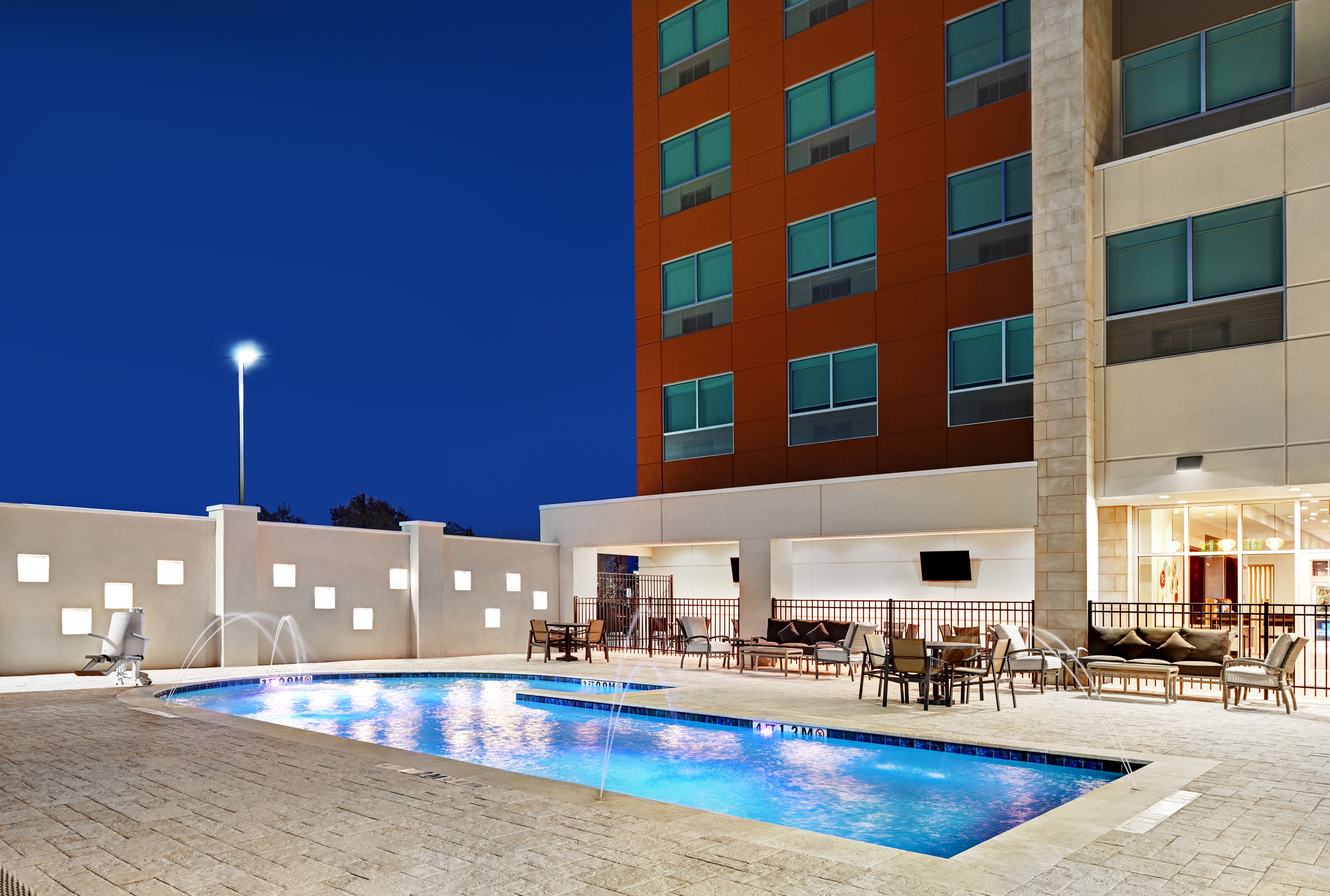 Holiday Inn Express Suites Houston W Memorial City Area 7/39