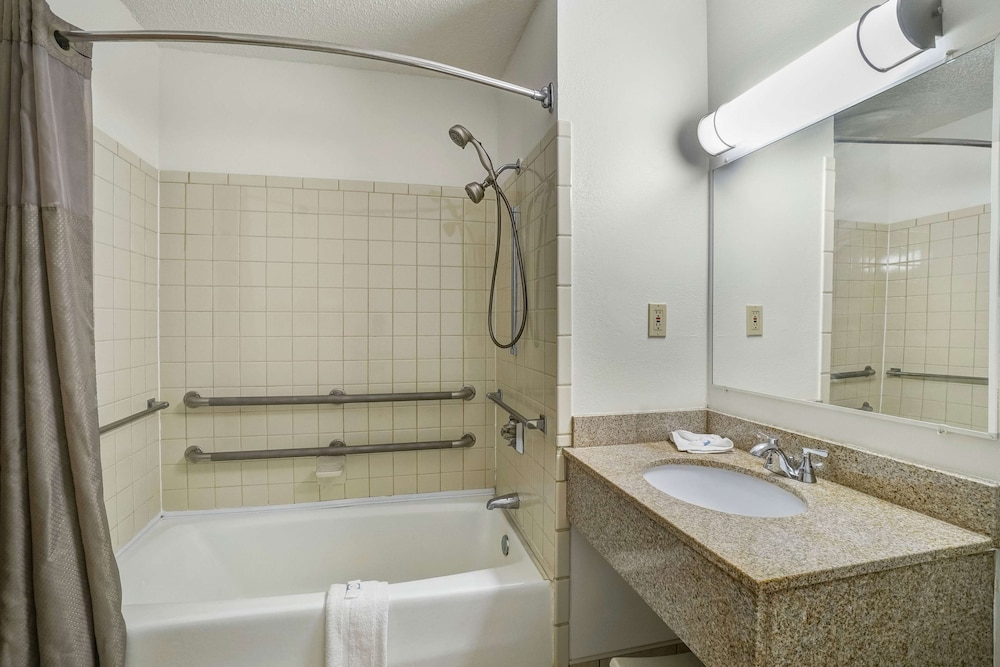 Motel6 Montoursville, PA - Williamsport 35/36