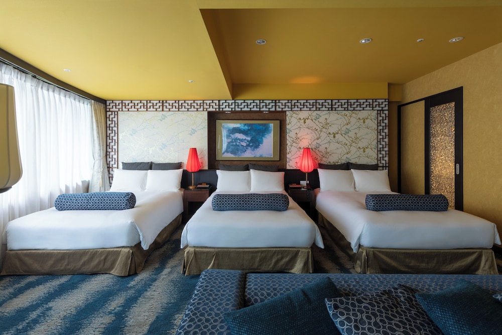 Dynasty, Suite, 3 Beds