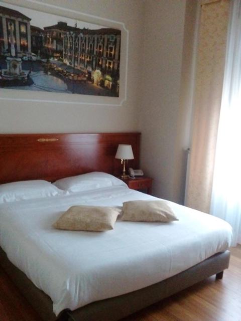 ROOM, TRIPLE
