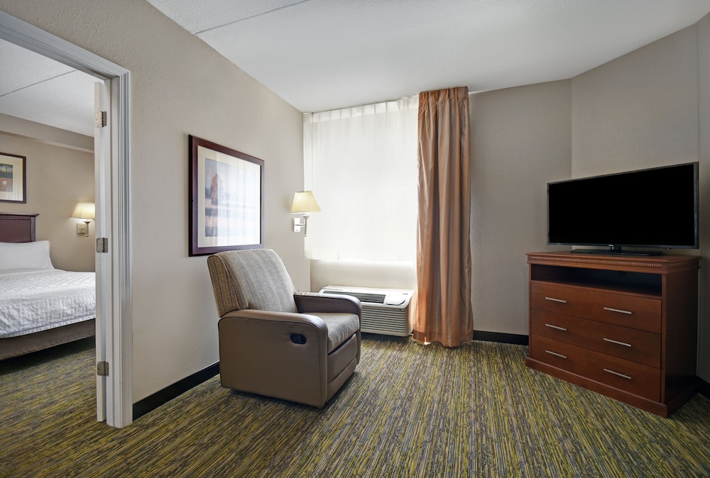 CANDLEWOOD SUITES COLUMBIA-FT. JACKSON 25/62