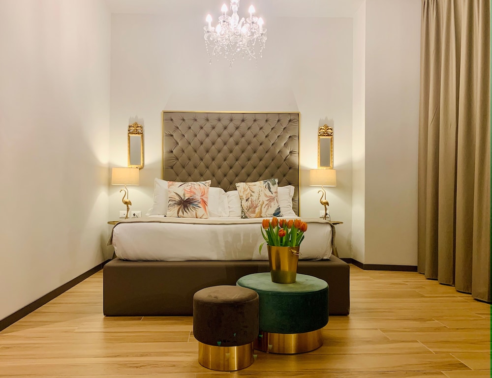 JUNIOR, QUEEN BED, SOFA