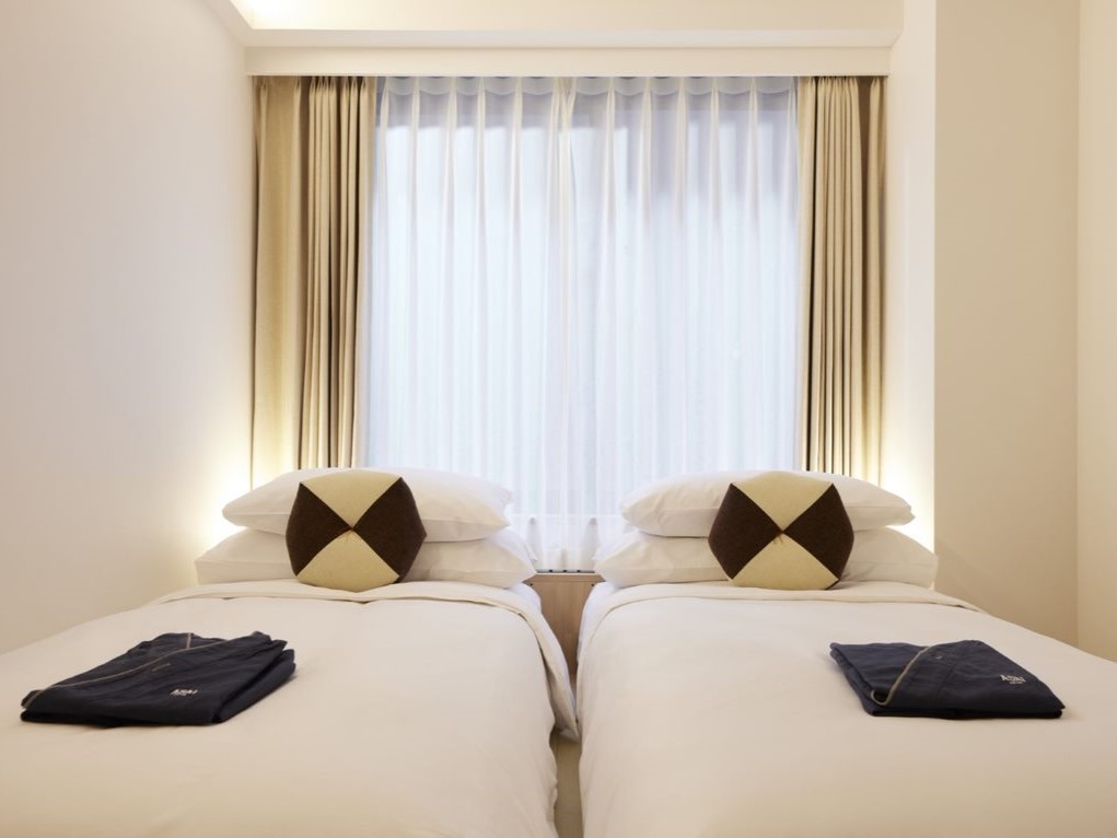 COZY, TWIN BEDS