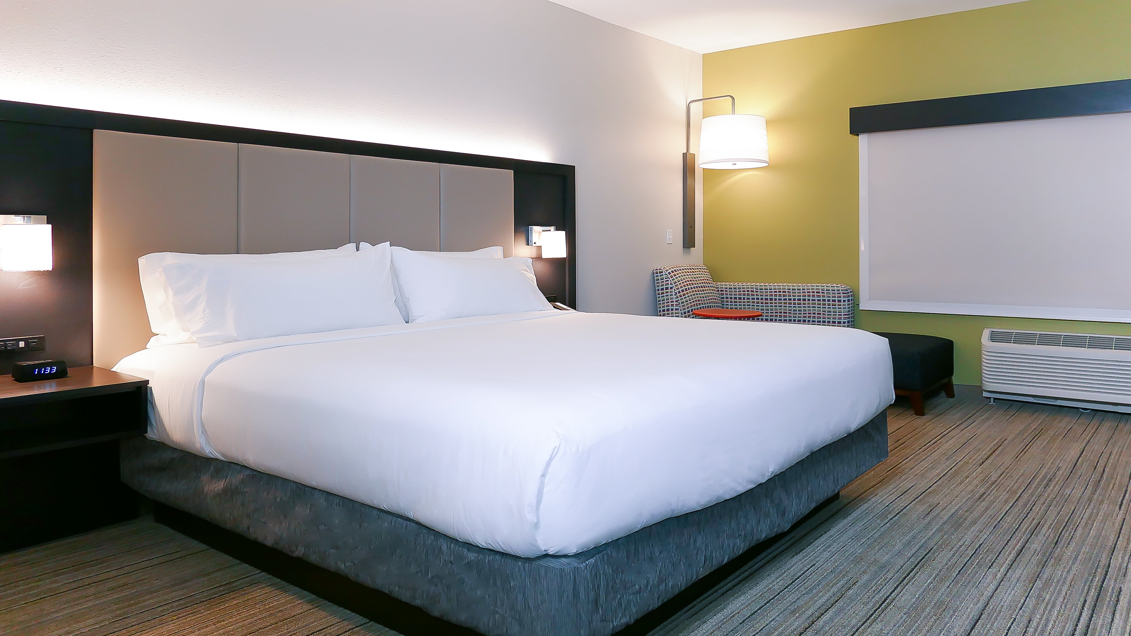 Holiday Inn Express Suites Tampa East Ybor City 16/56