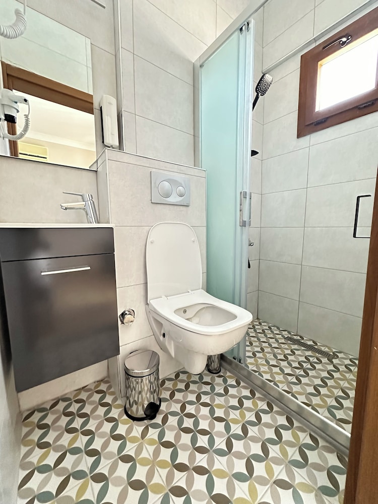 Cennet Hotel 44/46