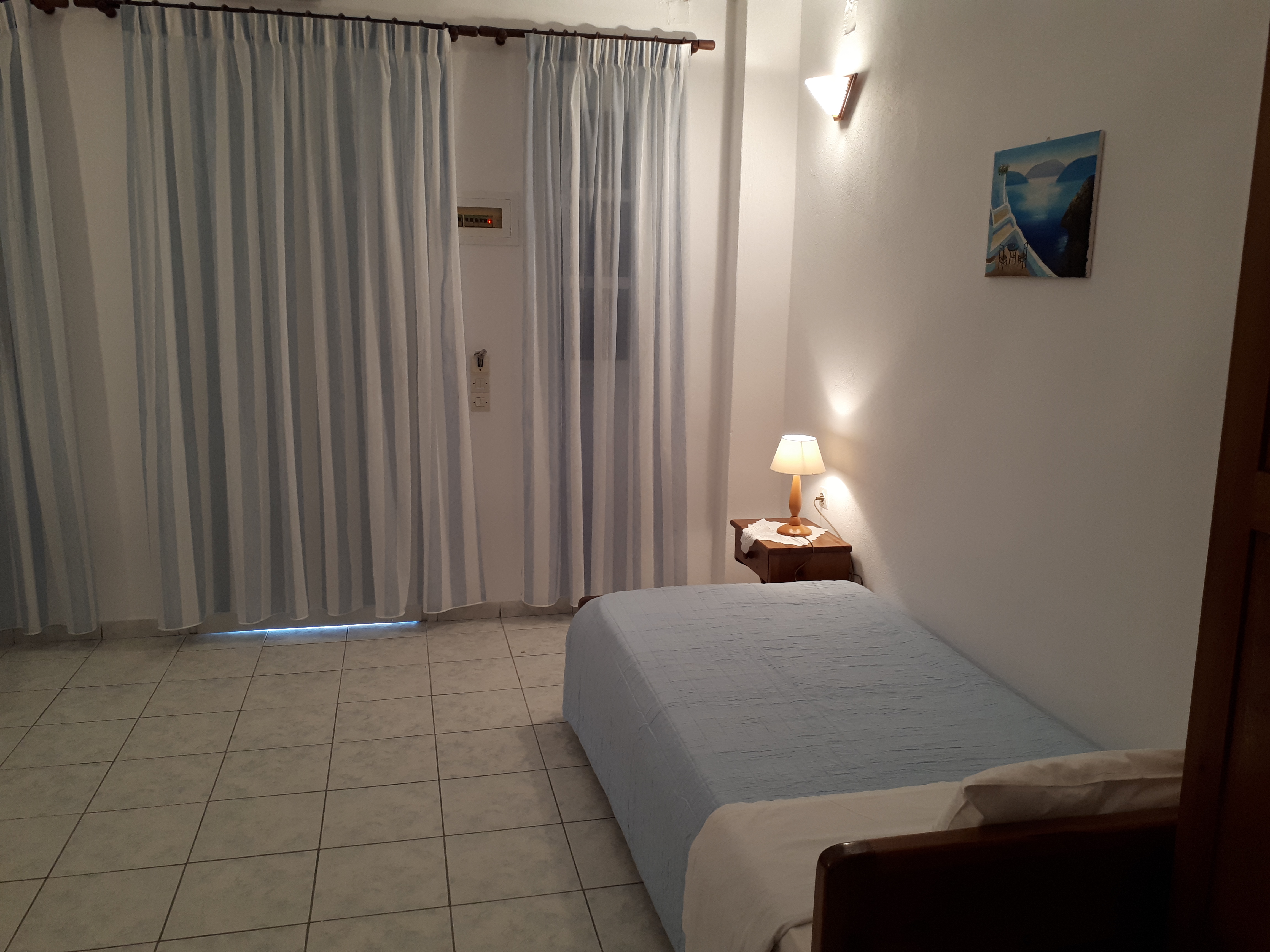 Paradisos Oia 12/36