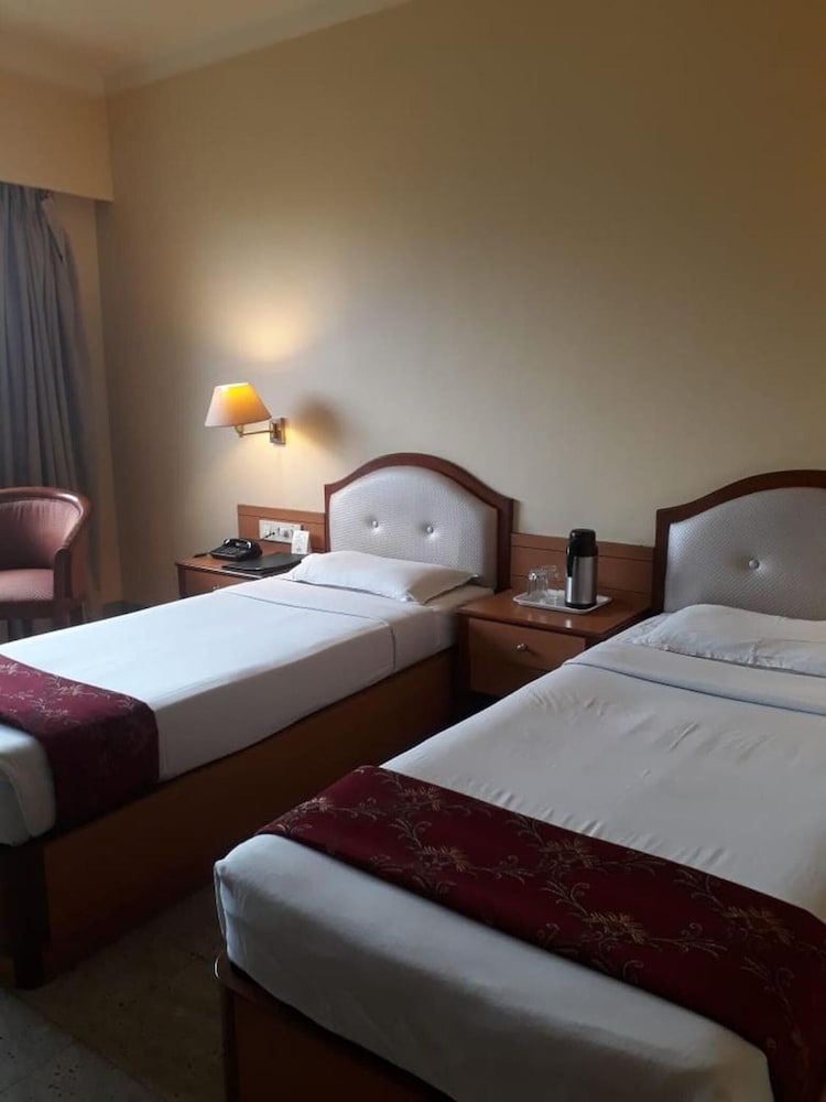 Hotel Samrat 23/40