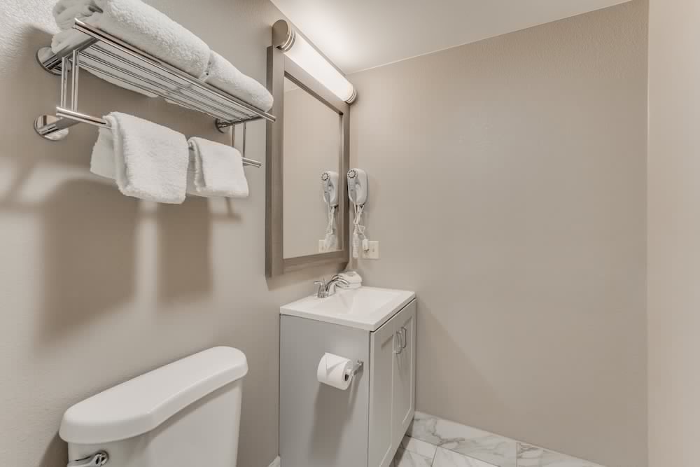 Red Roof Inn & Suites Newport – Middletown, RI 22/44
