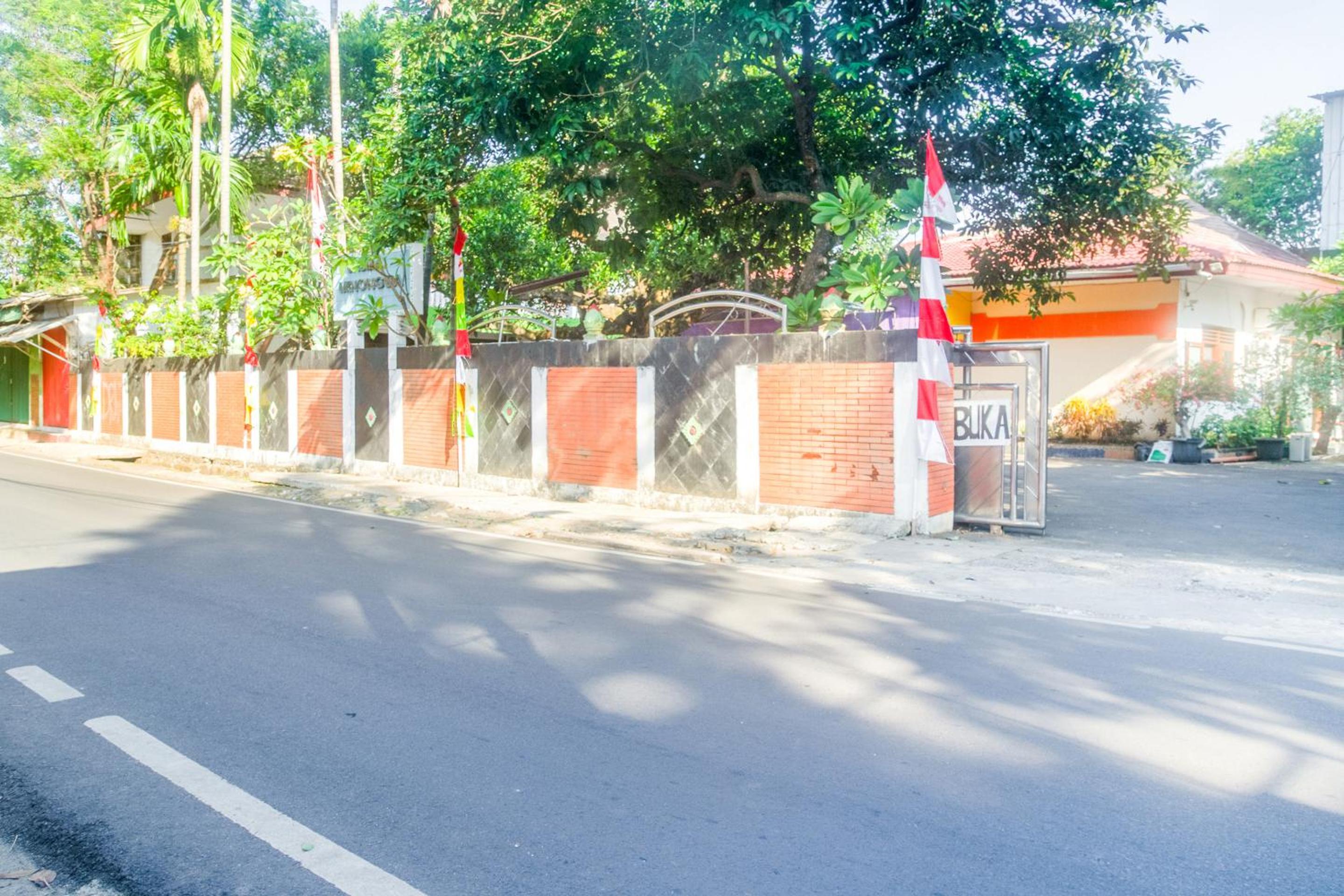 Reddoorz Plus Near Upn Veteran Jakarta 44/50