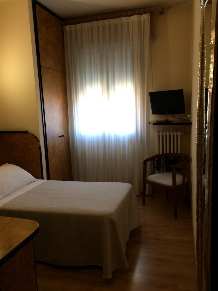 Cristina Hotel 29/40