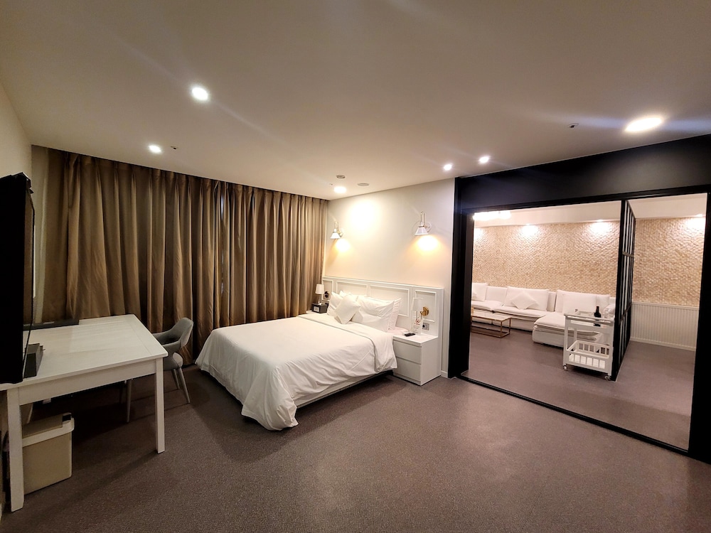 Embledon Hotel 25/72