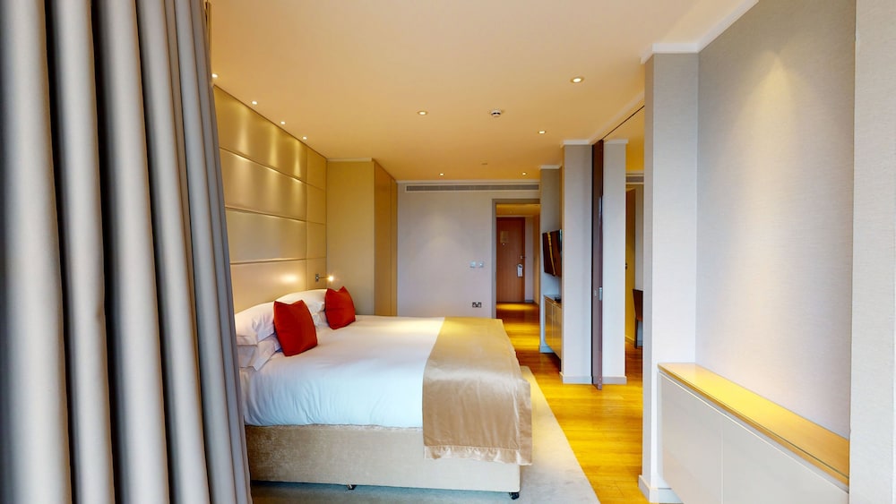 Cheval Three Quays 12/56