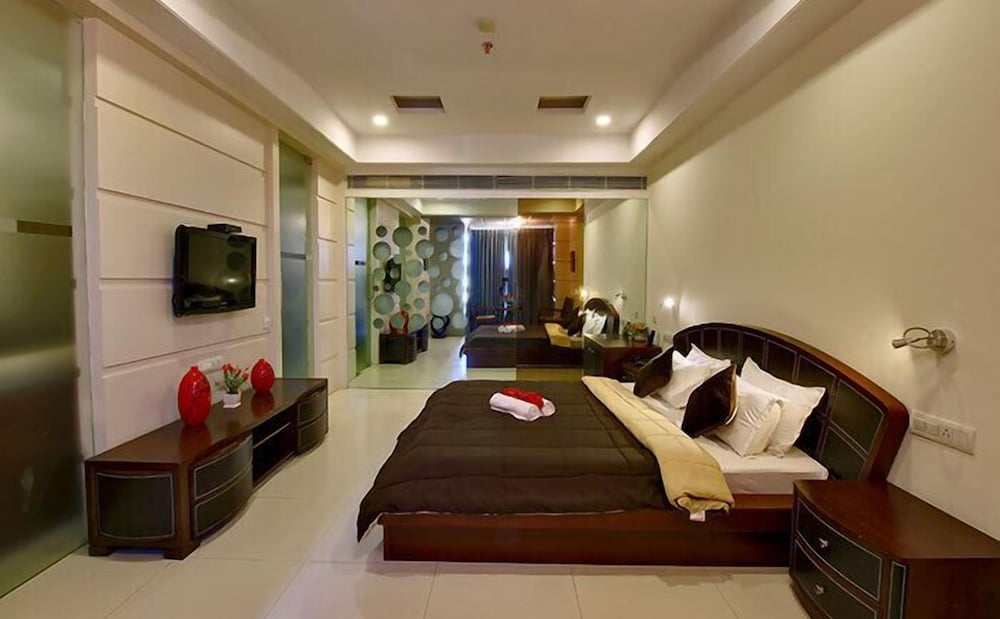 Aarya Grand Hotels Resorts 13/39