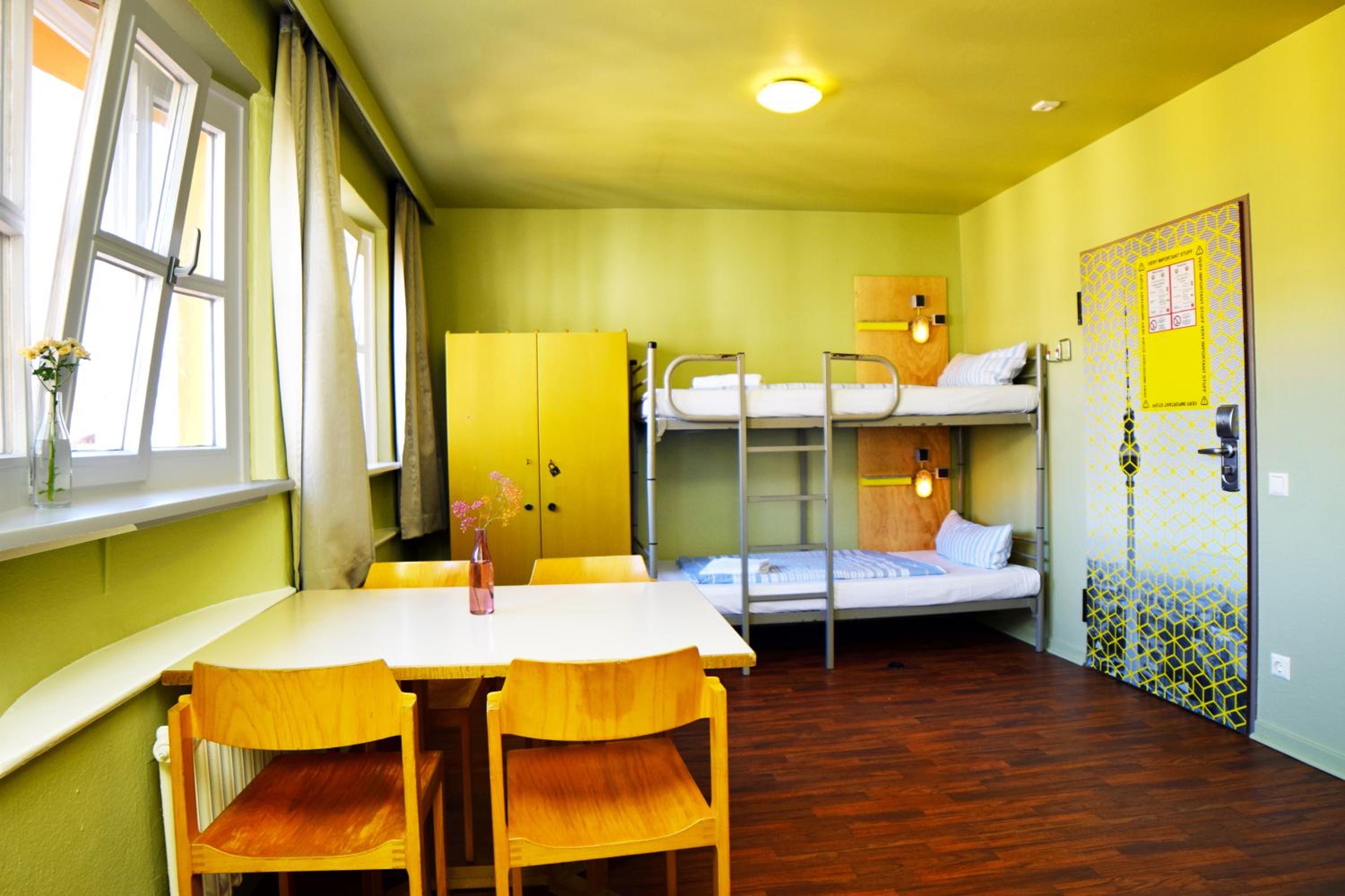 ROOM, TWIN BEDS, SHARED BATHROOM