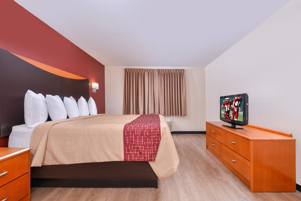 Red Roof Inn & Suites Danville, IL 15/30