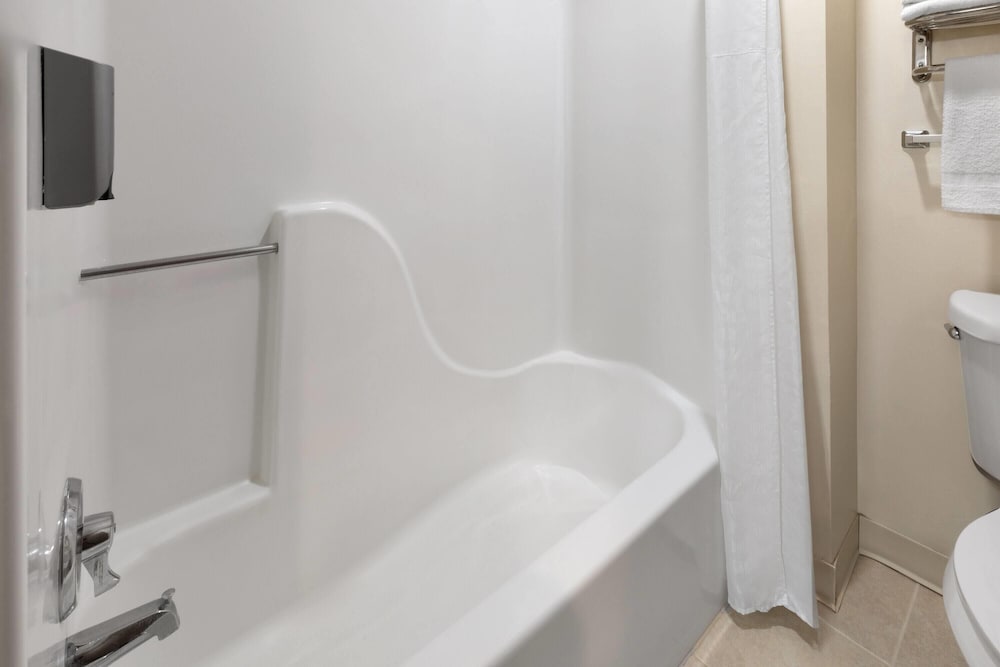 Days Inn by Wyndham Mackinaw City/Bridgeview Area 61/61