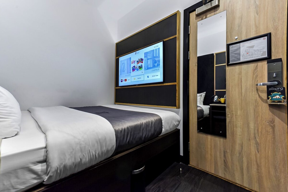 Room, Double Bed, No Window