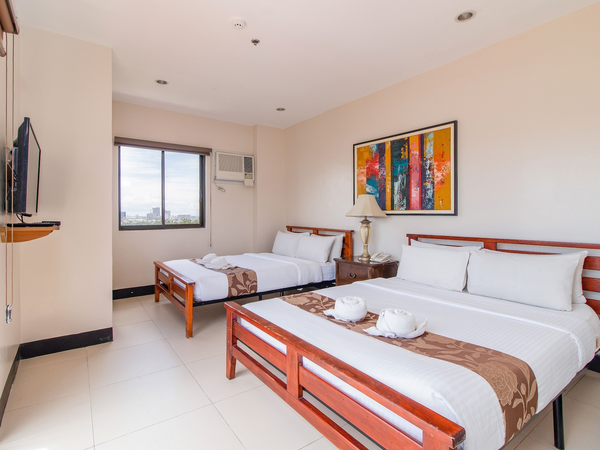 ROOM, QUADRUPLE